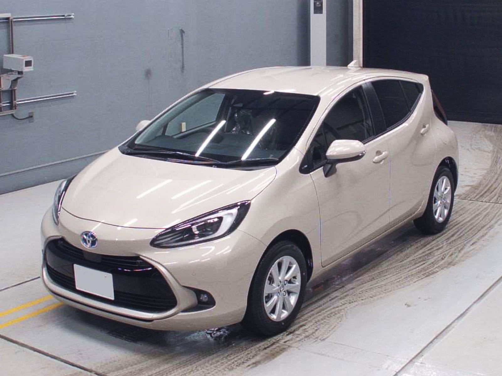 2022 Toyota Aqua Z Safety Sens Right Hand (Clear Beige Metallic) (No.790618) ID 4021