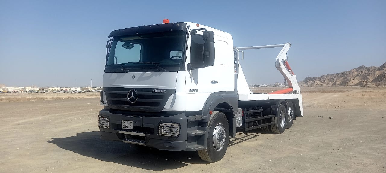 2006 Mercedes-Benz AXOR 2528 Side Lifter Truck (No.830806)