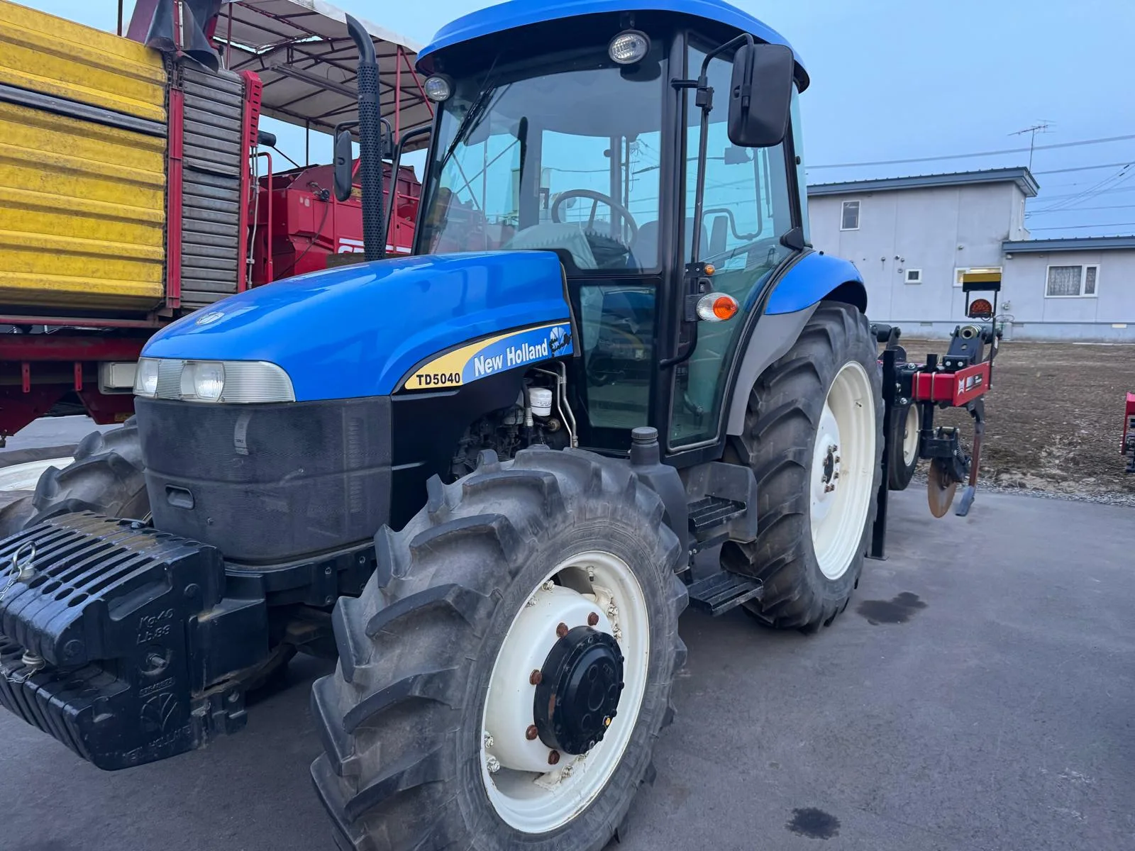 NEW HOLLAND TD5040 TRACTOR