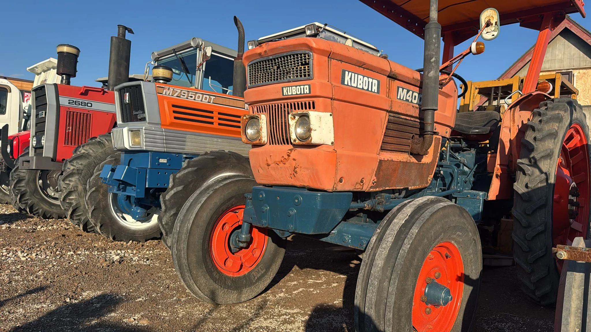 KUBOTA M4000 TRACTOR